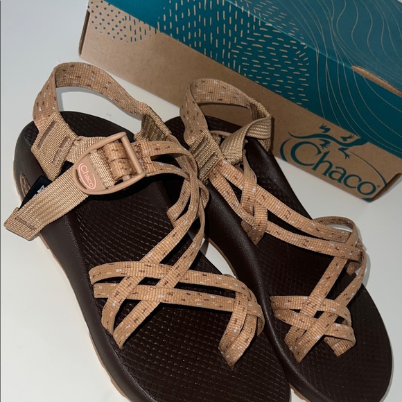 Chaco Women's Brown Strappy Sandals LIKE NEW! - Picture 3 of 6